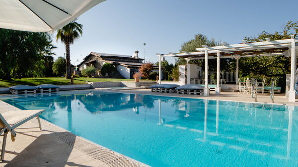 Villa Antici: all'aperto, Esterni, Piscina