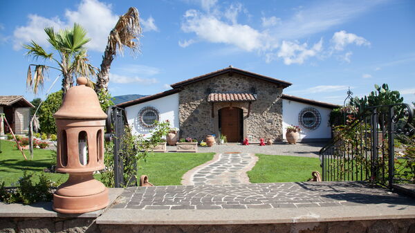 Villa Antici: all'aperto, Entrata Principale, Esterni, Giardino