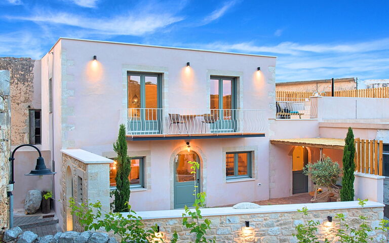 Villa Mirage: all'aperto, Entrata Principale, Esterni