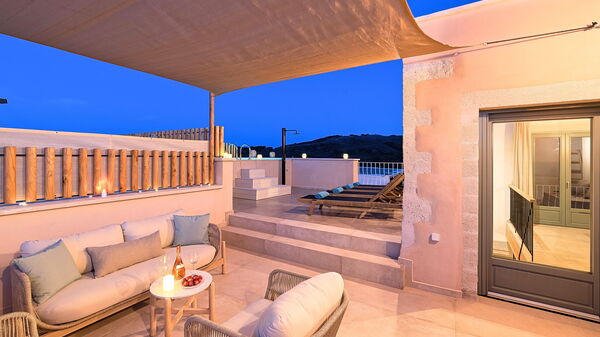 Villa Mirage: all'aperto, Esterni