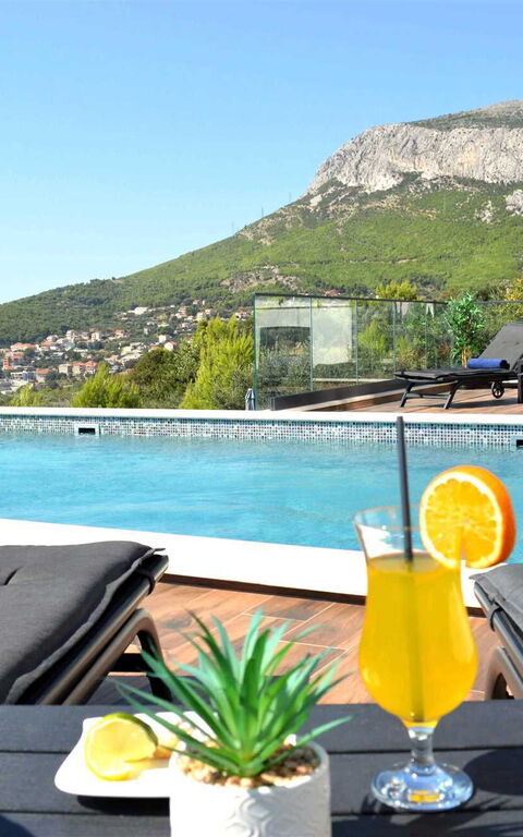 Villa Nikta: all'aperto, Balcone / Terrazza / Patio, Città, Piscina