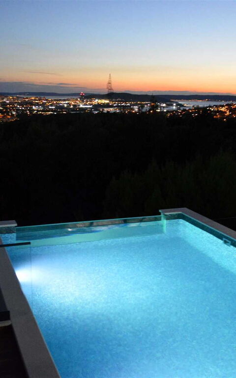 Villa Nikta: Piscina, Vista Panoramica