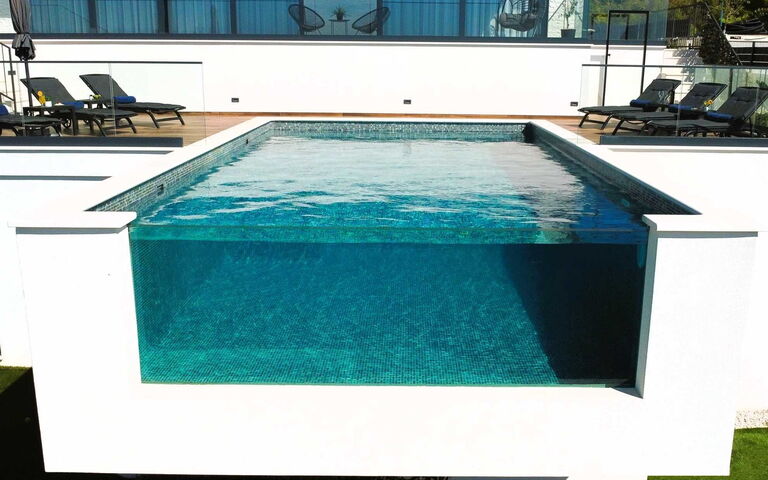 Villa Nikta: Piscina