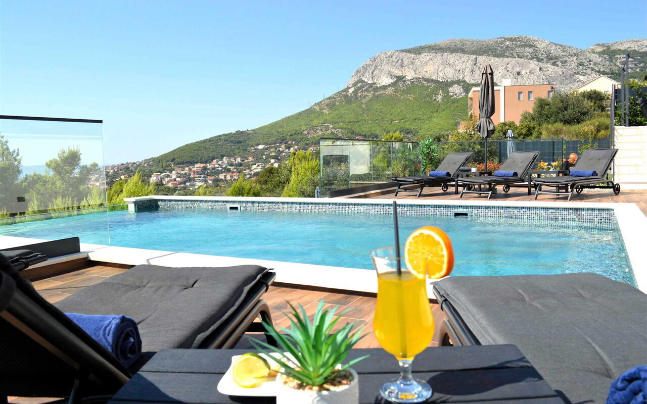 Villa Nikta: all'aperto, Balcone / Terrazza / Patio, Città, Piscina