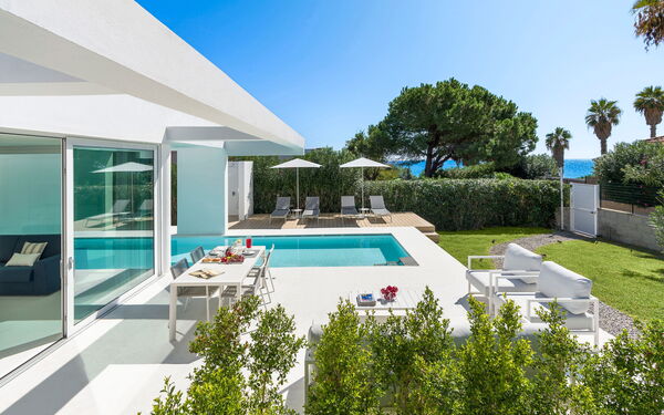 Villa Gadir: all'aperto, Esterni, Piscina