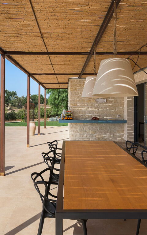 Gelso Bianco: all'aperto, Esterni