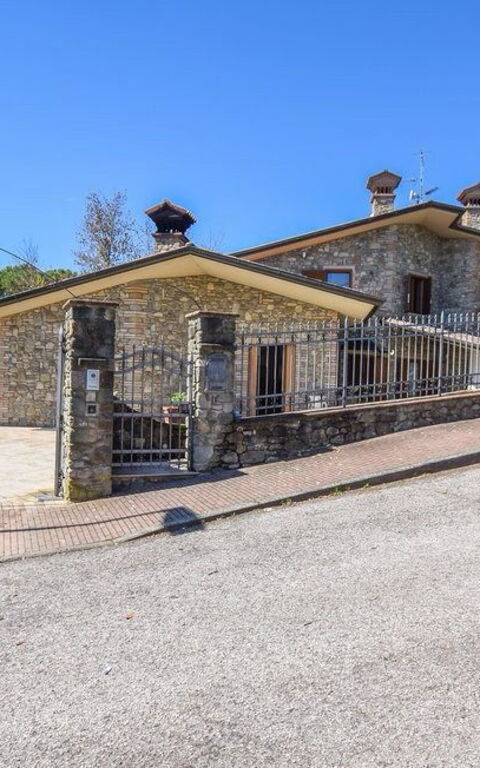 Villa Paradiso: all'aperto, Entrata Principale, Esterni