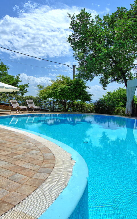 Villa Paradiso: Piscina