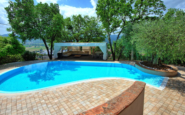 Villa Paradiso: Giardino, Piscina