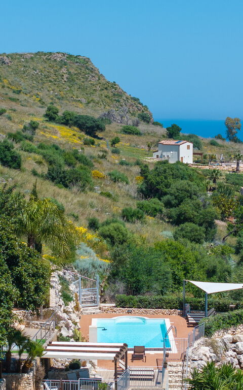 Villa Petra: Piscina, Vista Panoramica
