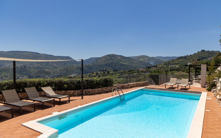 Villa Petra: all'aperto, Esterni, Piscina