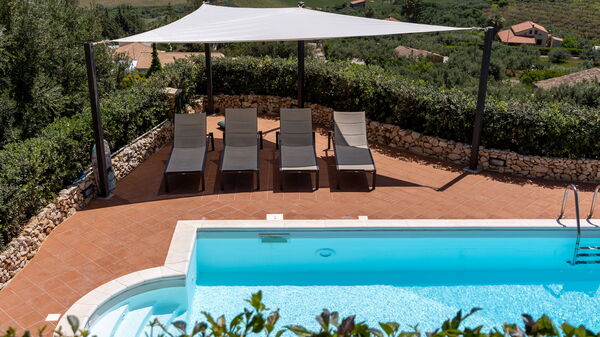 Villa Petra: all'aperto, Esterni, Piscina