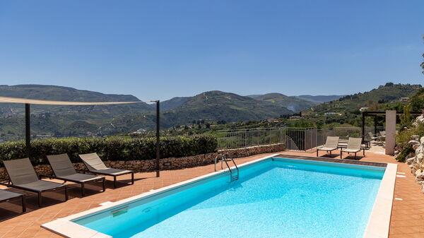 Villa Petra: all'aperto, Esterni, Piscina