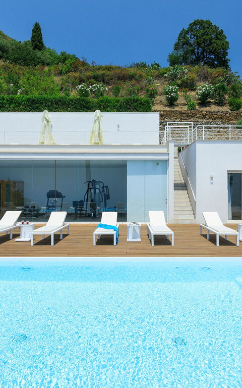 Villa Elysium: all'aperto, Esterni, Piscina