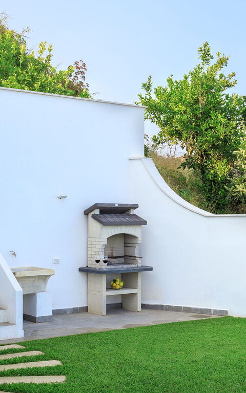 Villa Elysium: all'aperto, Esterni