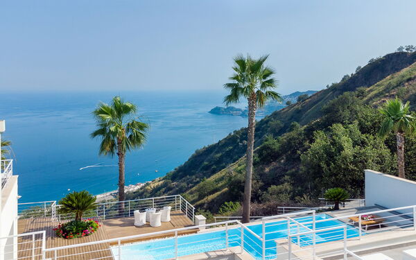 Villa Elysium: all'aperto, Esterni, Piscina, Vista Panoramica