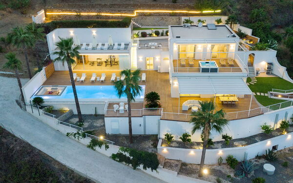 Villa Elysium: all'aperto, Esterni, Piscina