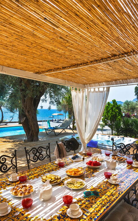 Villa Bellasia: all'aperto, Esterni