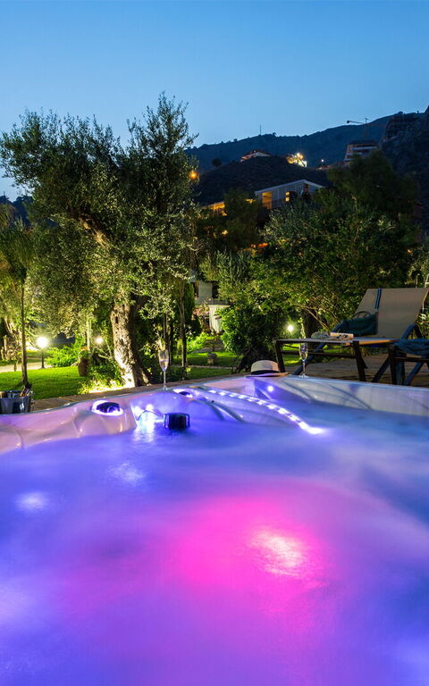 Villa Bellasia: all'aperto, Esterni, Giardino, Idromassaggio