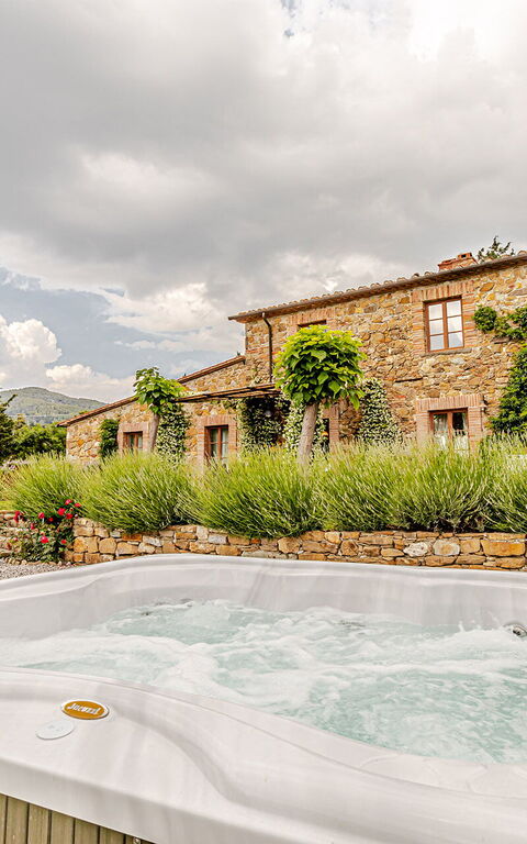 Chateau La Siroque: all'aperto, Esterni, Giardino, Idromassaggio