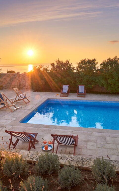 Orvas Villa 189: Giardino, Piscina