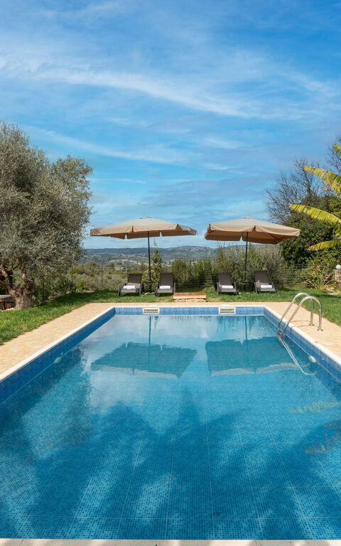 Klapas: Esterni, Giardino, Piscina