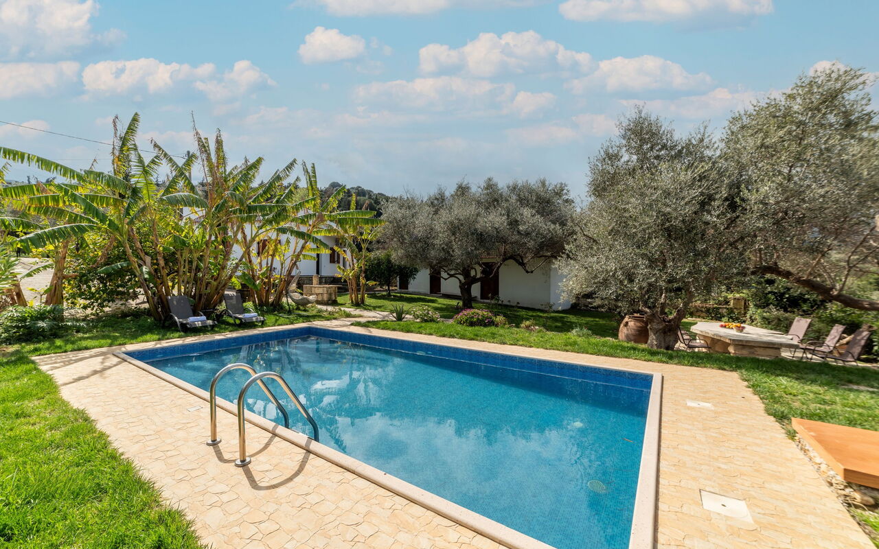 Klapas: Esterni, Giardino, Piscina