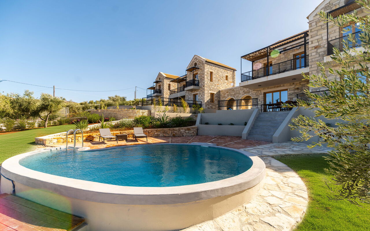 Villa Falcos: all'aperto, Esterni, Piscina