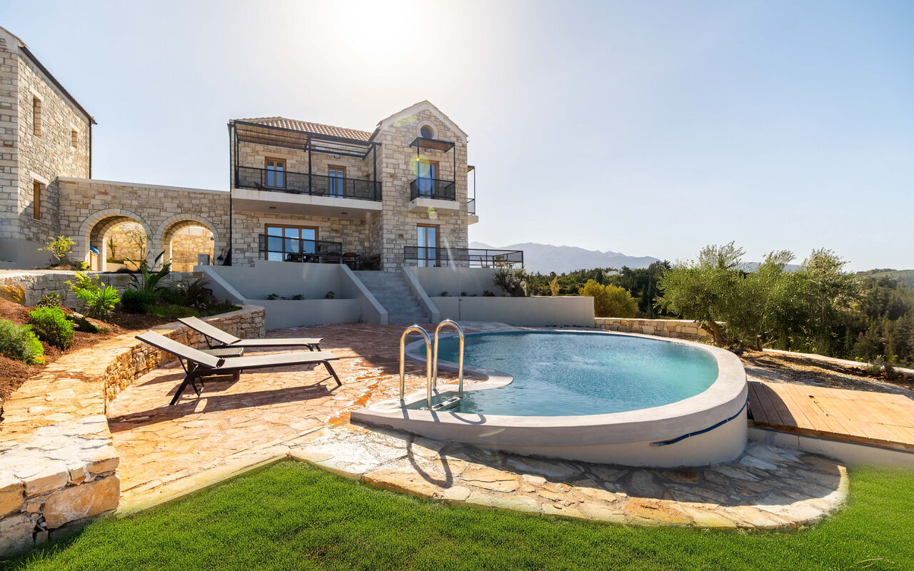 Villa Falcos: all'aperto, Esterni, Piscina