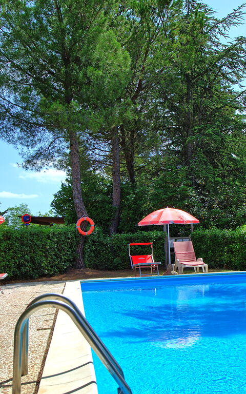 Leccino: all'aperto, Giardino, Piscina