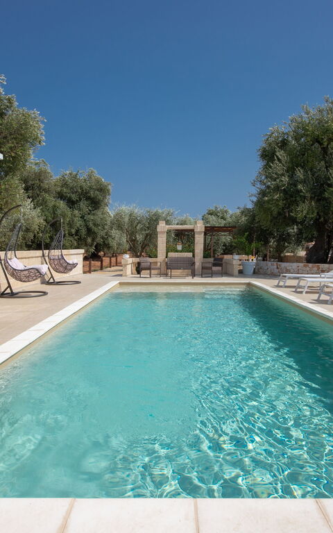 Terra Mater: all'aperto, Esterni, Piscina