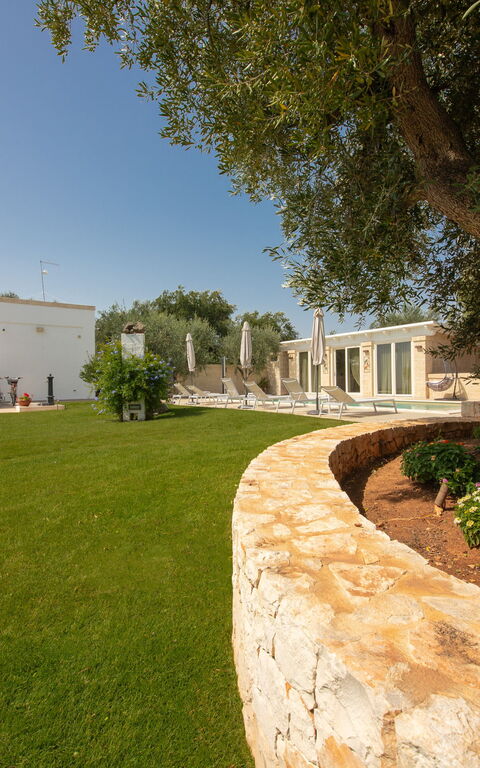 Terra Mater: all'aperto, Esterni, Giardino