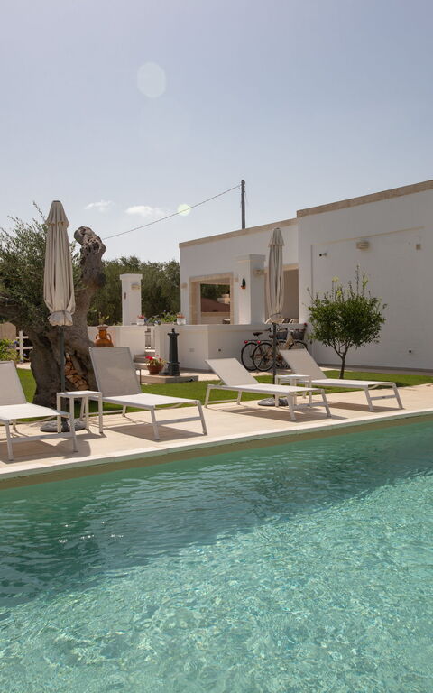 Terra Mater: all'aperto, Esterni, Piscina