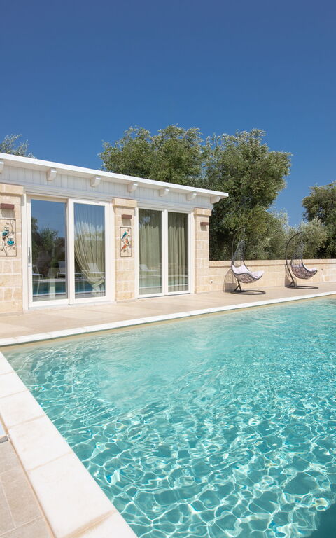 Terra Mater: all'aperto, Esterni, Piscina