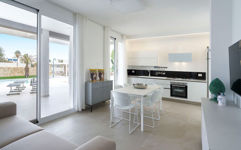 Villa Paradisus: Cucina, Sala da pranzo, Soggiorno