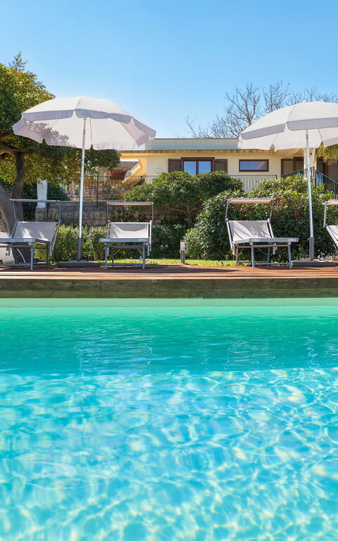 Villa Coralia: all'aperto, Esterni, Piscina