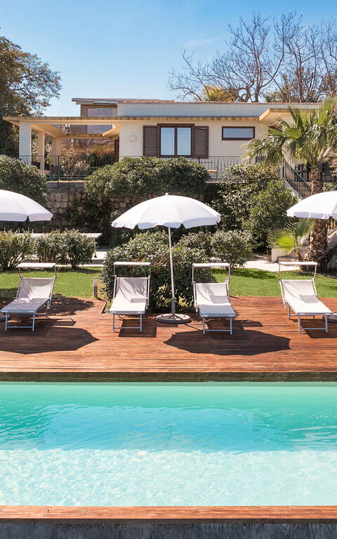 Villa Coralia: all'aperto, Esterni, Piscina