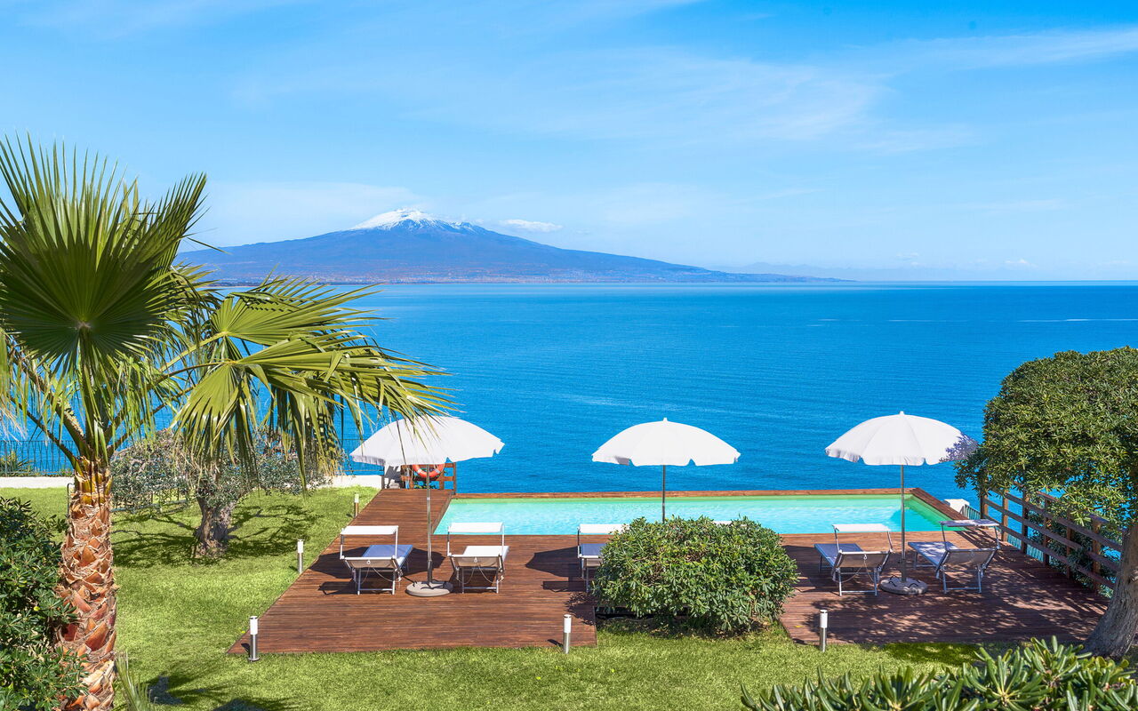 Villa Coralia: all'aperto, Esterni, Giardino, Piscina, Vista Panoramica