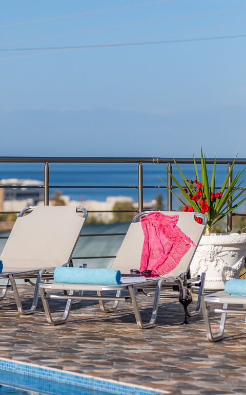 Villa Rose: all'aperto, Esterni, Piscina