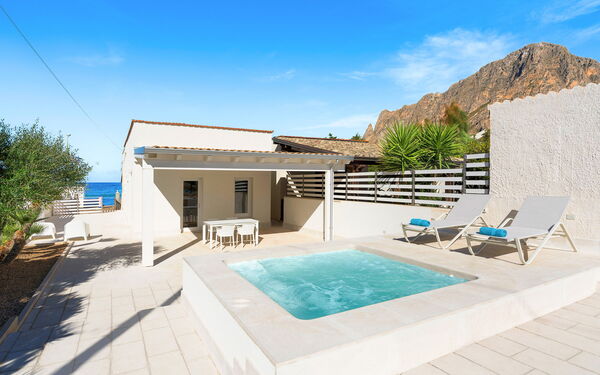 La Siesta: all'aperto, Esterni, Piscina