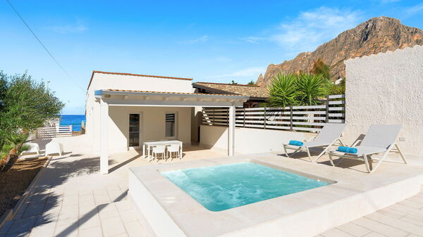 La Siesta: all'aperto, Esterni, Piscina