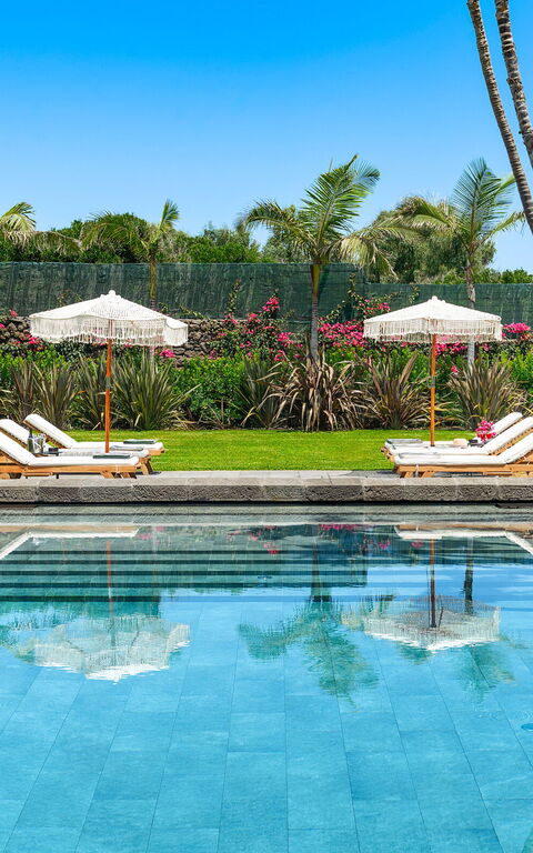 Villa Acqua Marina: all'aperto, Esterni, Giardino, Piscina