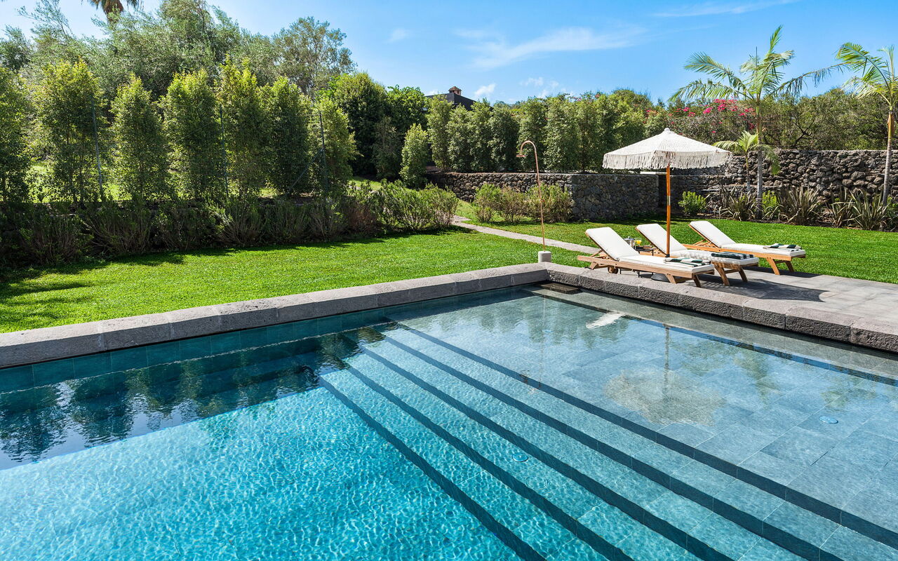 Villa Acqua Marina: all'aperto, Esterni, Giardino, Piscina