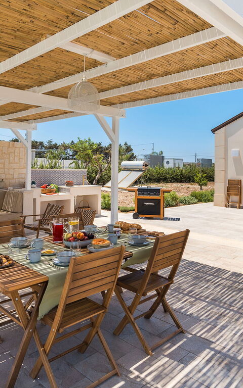 Villa Paolina: all'aperto, Esterni