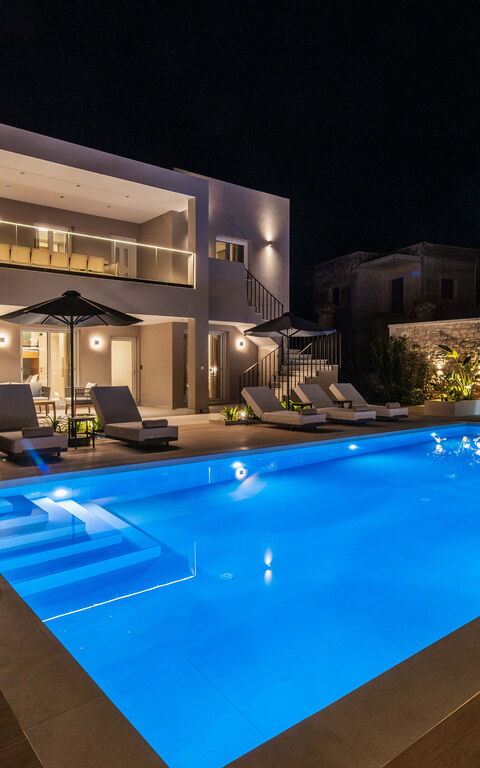 Villa Serenity: all'aperto, Esterni, Piscina