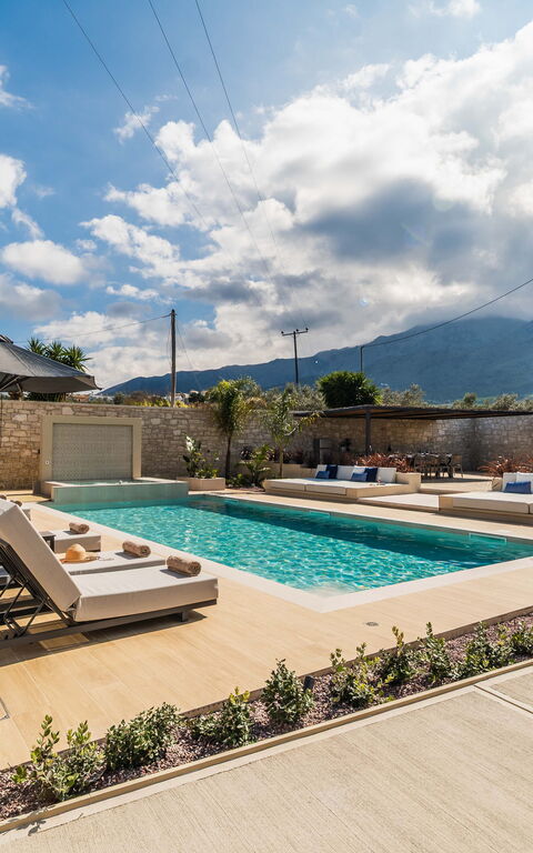 Villa Serenity: all'aperto, Piscina