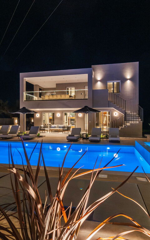 Villa Serenity: all'aperto, Esterni, Piscina