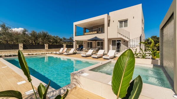 Villa Serenity: all'aperto, Esterni, Piscina