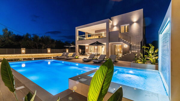Villa Serenity: all'aperto, Esterni, Piscina
