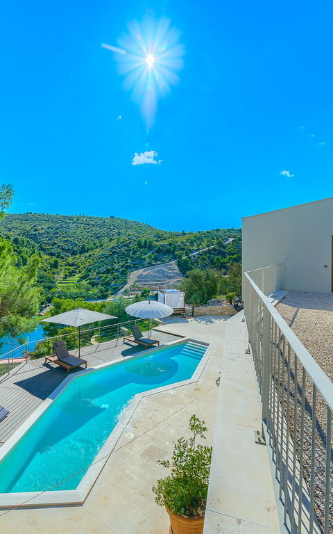 Villa Pine Haven: all'aperto, Esterni, Piscina